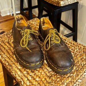 90s Vintage The Original Dr. Martens Oxford Shoe in Crazy Horse